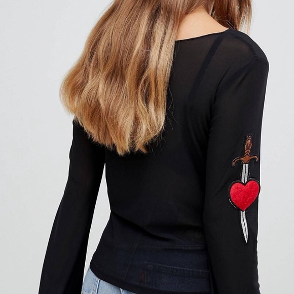 Mesh top with heart sword patches - Picture 2 of 4
